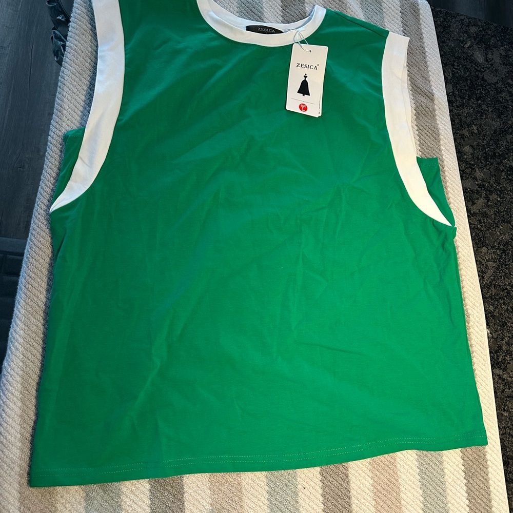 Zesica Green Sleeveless Top size large brand new with tags